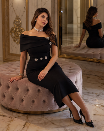 Rochie bodycon neagra GOLDE - asezata