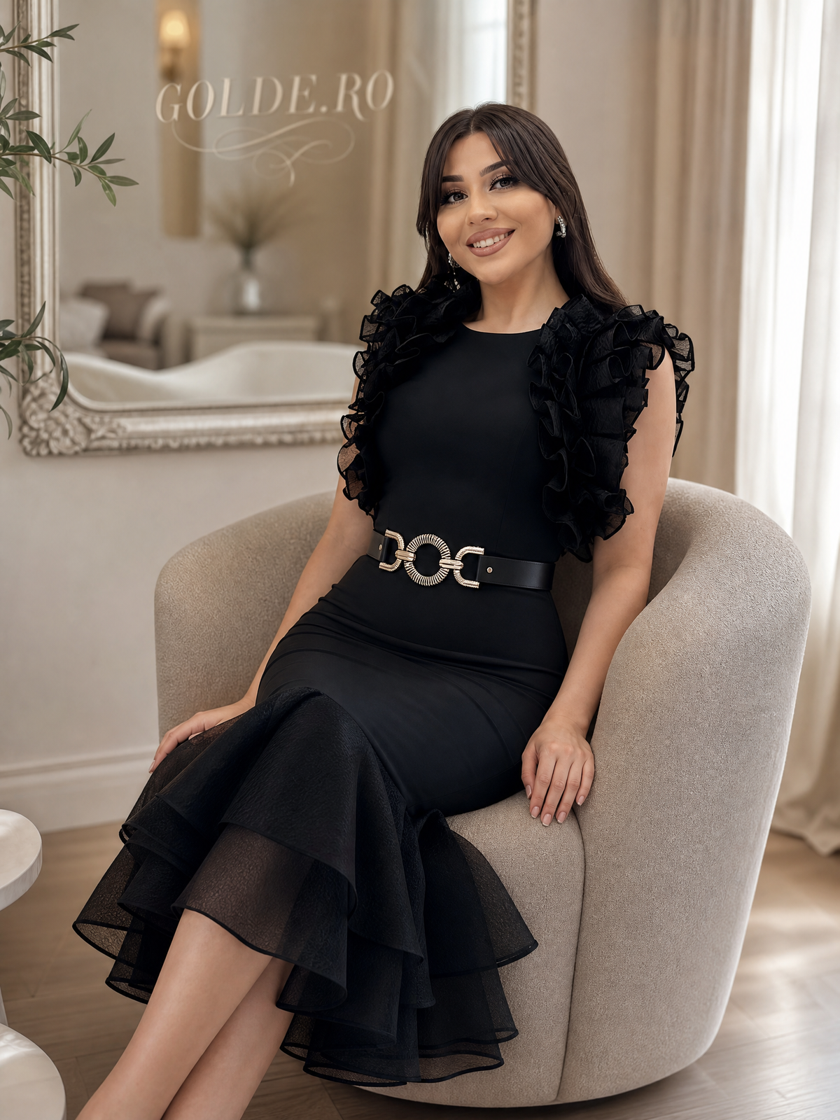 Rochie sirenă neagră GOLDÉ - șezând